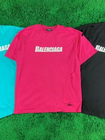 Black T-shirt - Size L