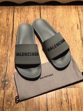 Chanclas negras de goma
