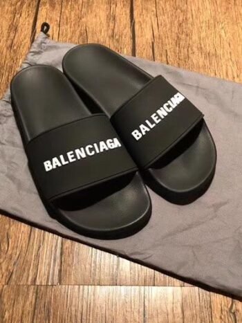 Chanclas negras de goma