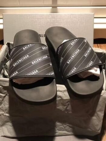 Chanclas negras de goma