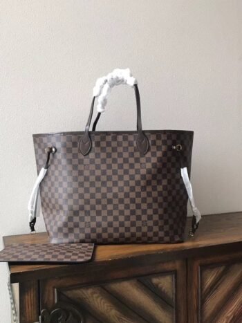 Bolso de hombro estampado a cuadros marrón con interior rojo