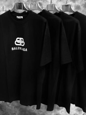 T-shirt - Size L