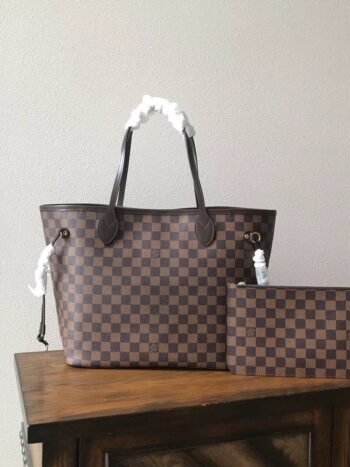 Bolso de hombro estampado a cuadros marrón con interior rojo